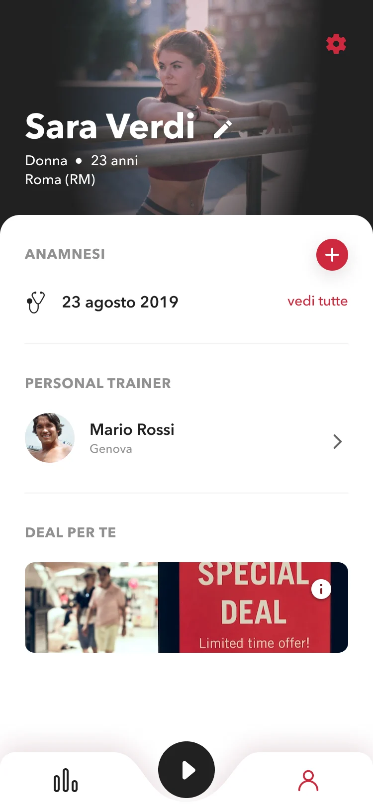 Profilo utente dell’app fitness: Sara Verdi, donna di 23 anni da Roma. Sezione anamnesi con ultima visita registrata il 23 agosto 2019, personal trainer assegnato