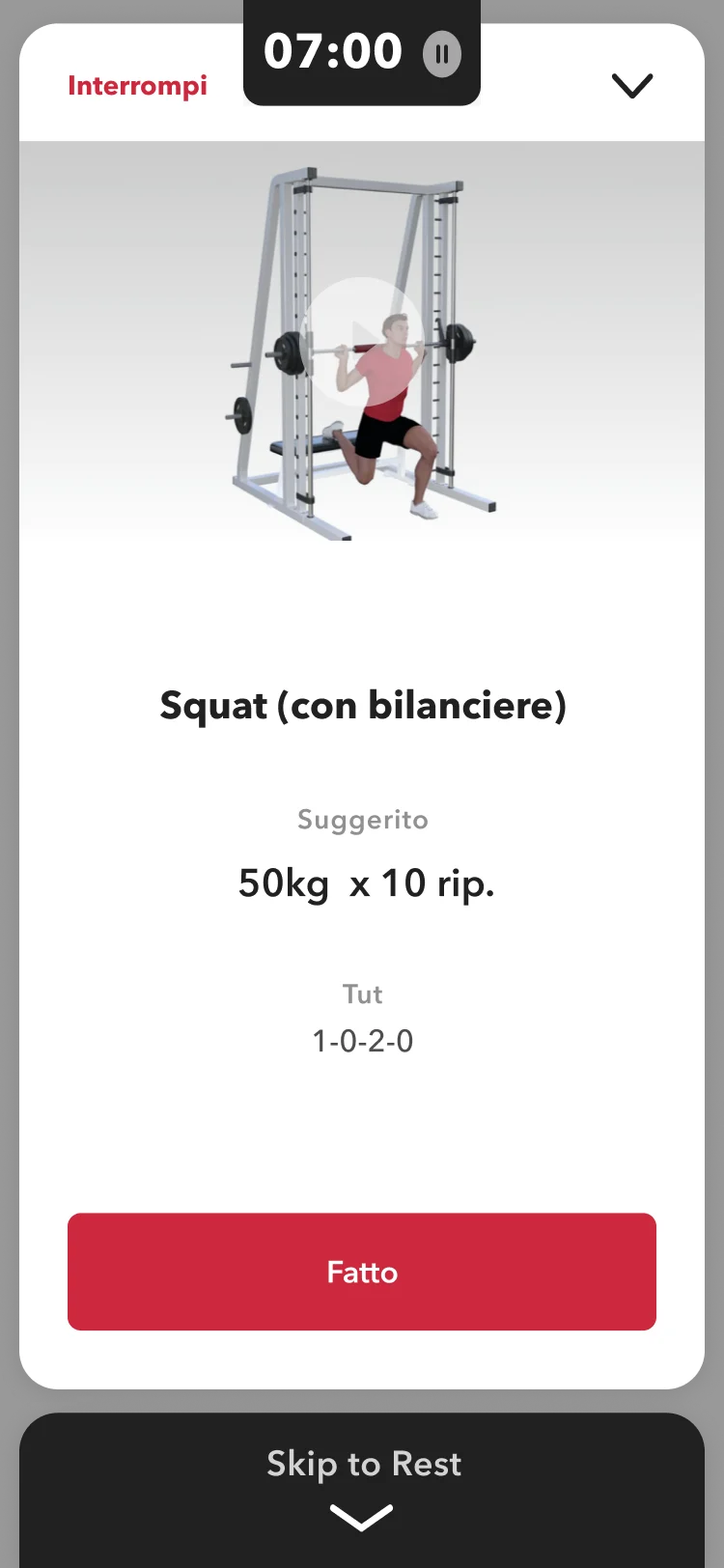 Schermata Esecuzione esercizio: squat con bilanciere. Mostrato timer attivo impostato su 7:00 minuti, con anteprima video dell’esecuzione. 