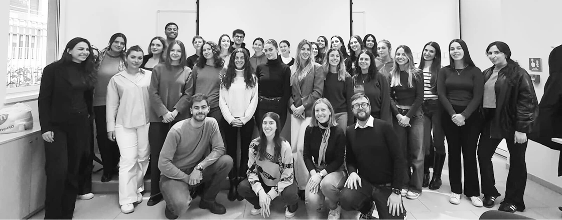 giacomo bosio con gli stutenti del la cattolica di milano