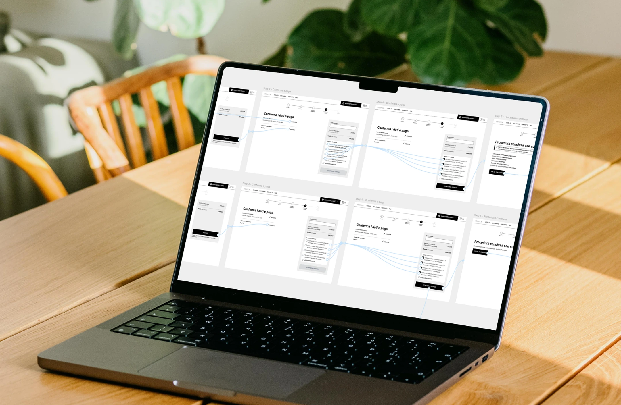 schermi di pc che mostrano la costruzione di un prototipo su figma