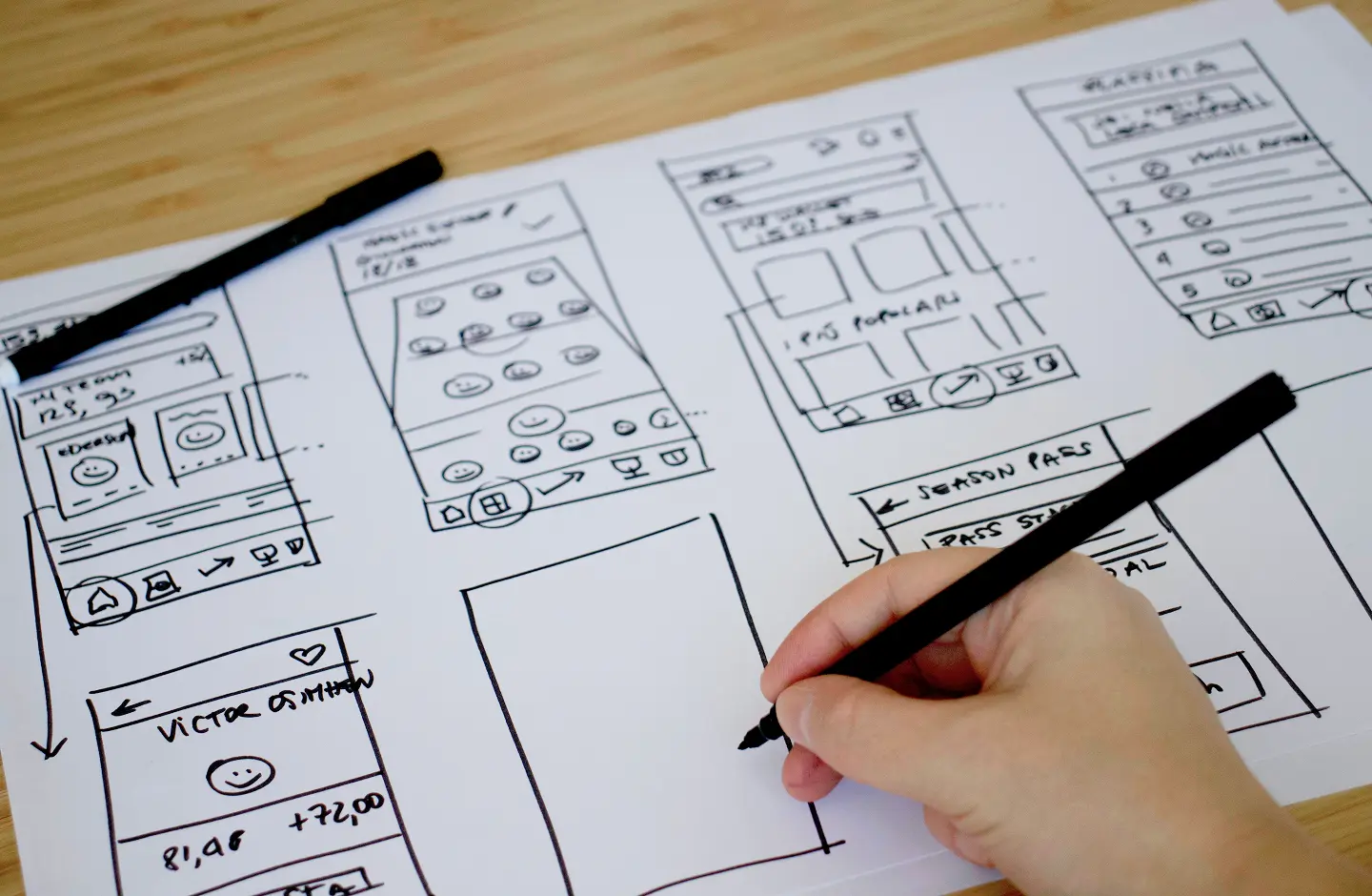 Esperto che esegue una validazione di accessibilità su un sito web